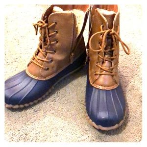 Snow boots. Brand new. Worn once !